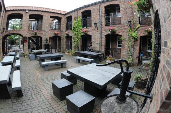 The Exchange Coach House Inn Бриг Екстериор снимка