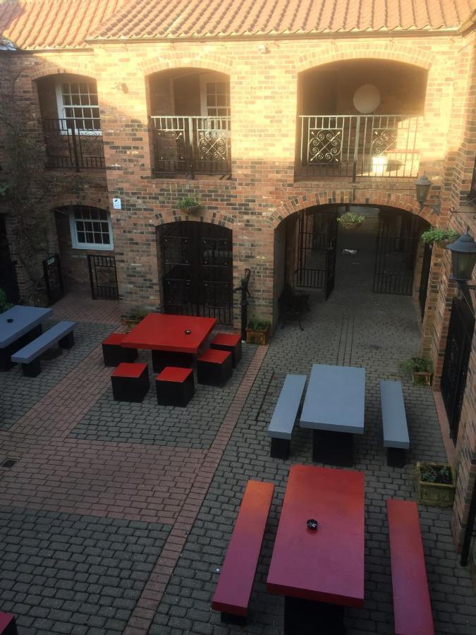The Exchange Coach House Inn Бриг Екстериор снимка